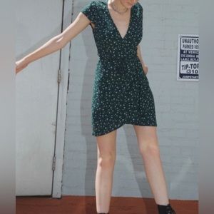 Brandy Melville Short sleeve wrap dress